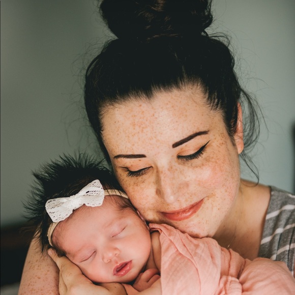 Meet your posher, Mandi ๐ - Picture 1 of 6